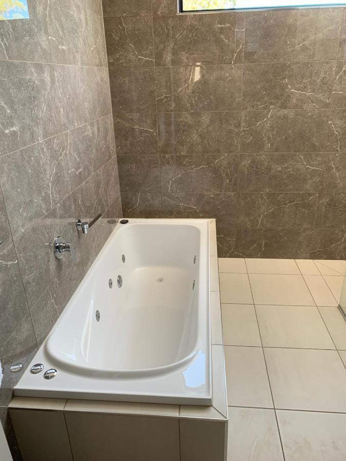 Captains Cove 1St Floor Spa Luxury Apartments - Free Netflix Paynesville Eksteriør billede