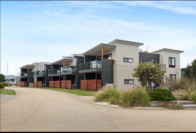 Captains Cove 1St Floor Spa Luxury Apartments - Free Netflix Paynesville Eksteriør billede