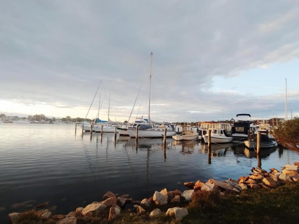 Captains Cove 1St Floor Spa Luxury Apartments - Free Netflix Paynesville Eksteriør billede